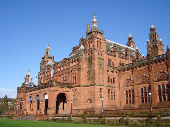 800px-Side_View_of_the_Kelvingrove_Art_Museum